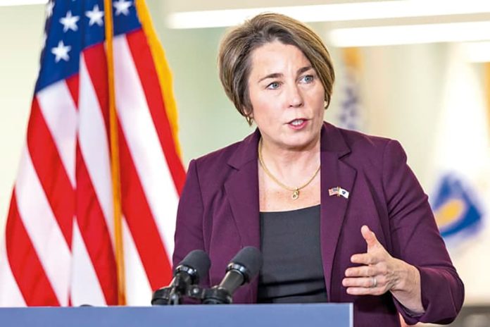 4-Maura-Healey (1) Gobernadora Maura Healey en la organización Just A. Start, en Cambridge.