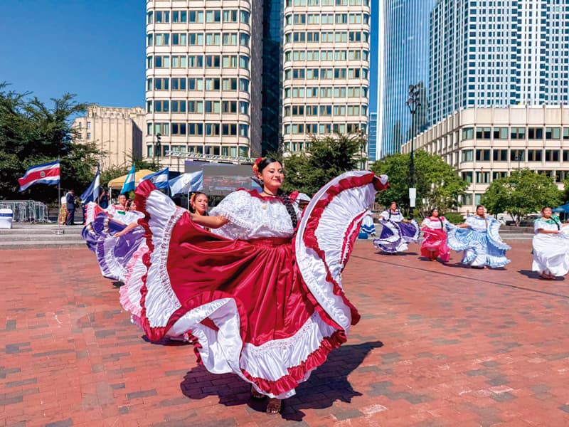 Salvadoreños celebraron en Boston sus Fiestas Patrias 1 Gran demostración del folklore salvadoreño en el City Hall plaza de Boston.