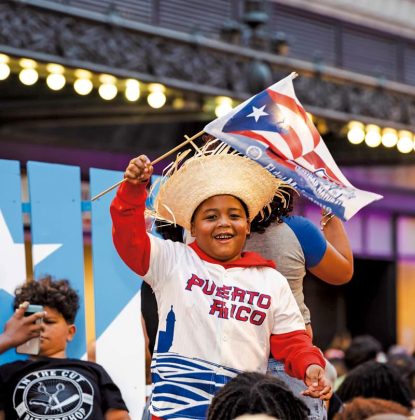 Ni&ntilde;o disfrutando de concierto