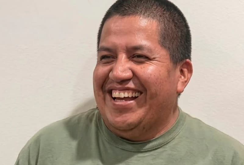 En esta foto del recuerdo, inmigrante ecuatoriano Manuel Chuqui.