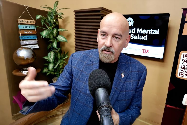 Republican John Deaton makes his case to the Latino Community of Massachusetts on La Hora del Café